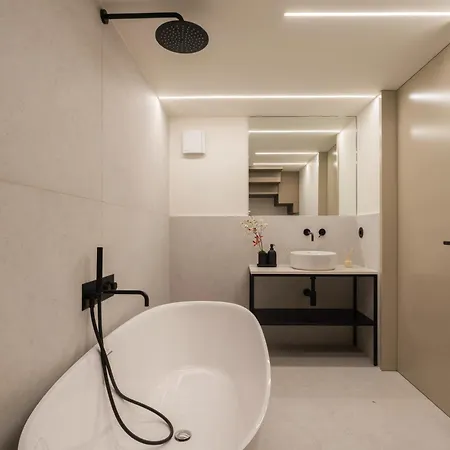 Luxe Mininal Flats By Hostwise Apartment